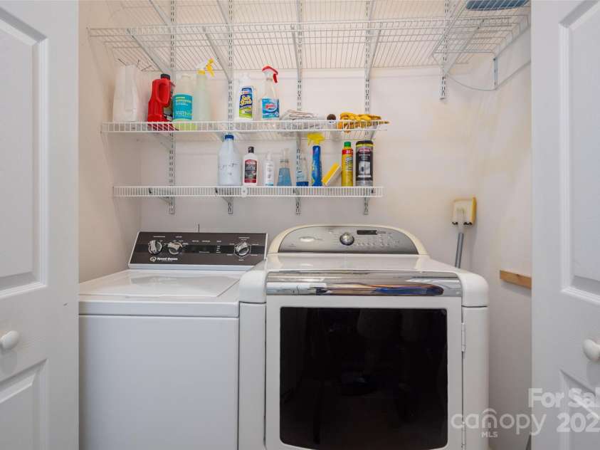 8268 Windsor Ridge Drive, Charlotte, NC 28277.  MLS# CAR4287695, YatesRealty ID 31702. 