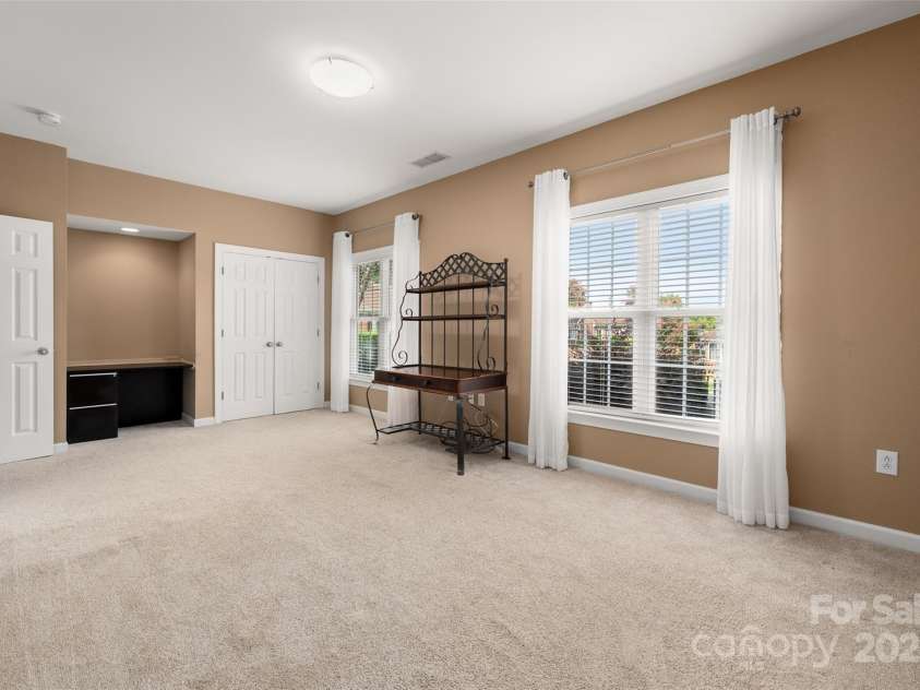 8268 Windsor Ridge Drive, Charlotte, NC 28277.  MLS# CAR4287695, YatesRealty ID 31702. 