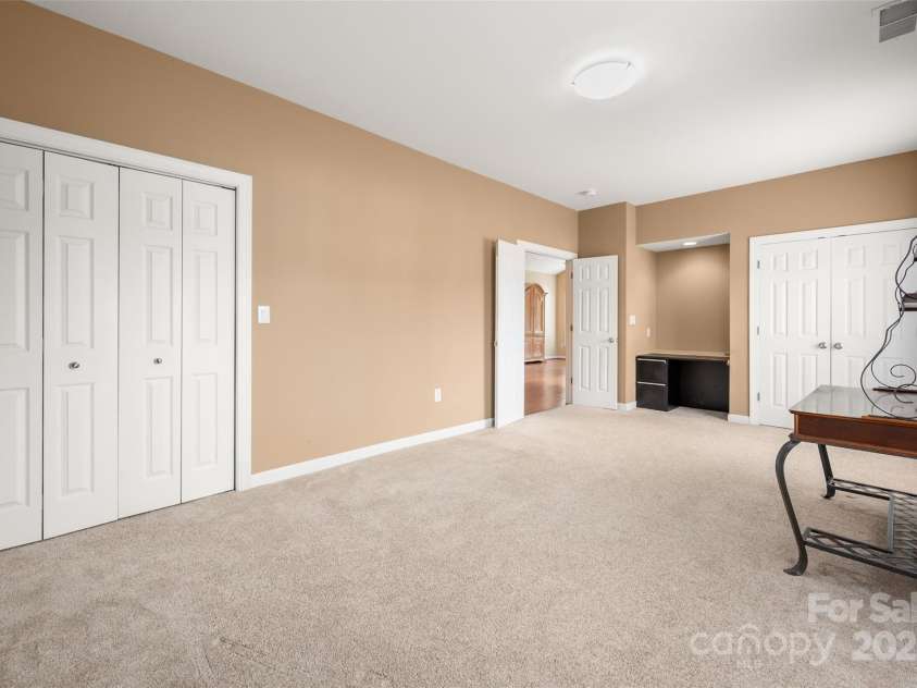 8268 Windsor Ridge Drive, Charlotte, NC 28277.  MLS# CAR4287695, YatesRealty ID 31702. 