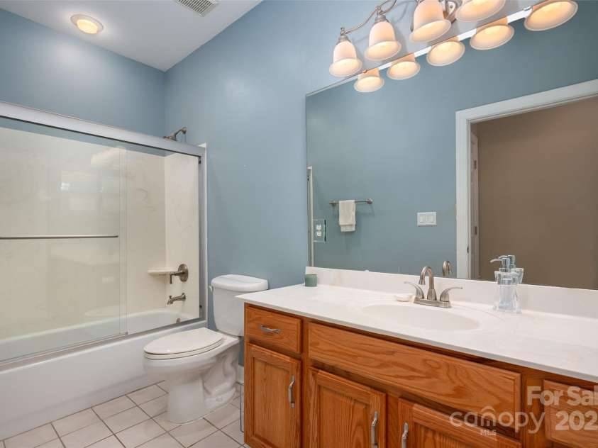 8268 Windsor Ridge Drive, Charlotte, NC 28277.  MLS# CAR4287695, YatesRealty ID 31702. 