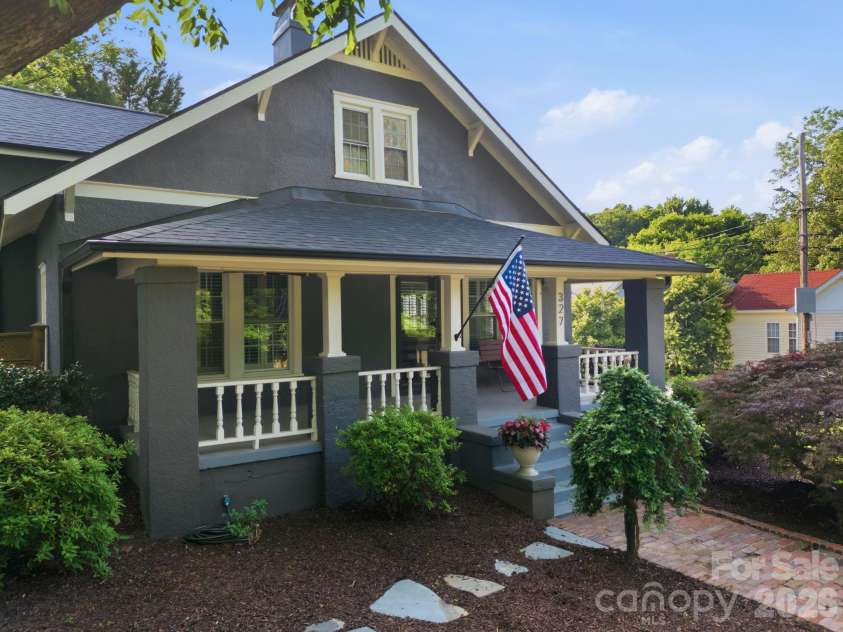 327 Campus Street, Charlotte, NC 28216.  MLS# CAR4379740, YatesRealty ID 31703. 