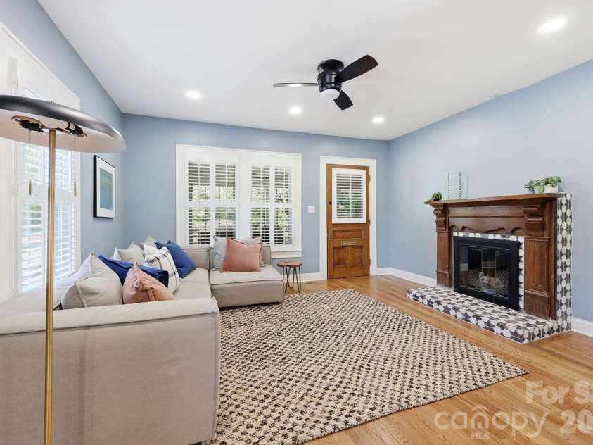327 Campus Street, Charlotte, NC 28216.  MLS# CAR4379740, YatesRealty ID 31703. 