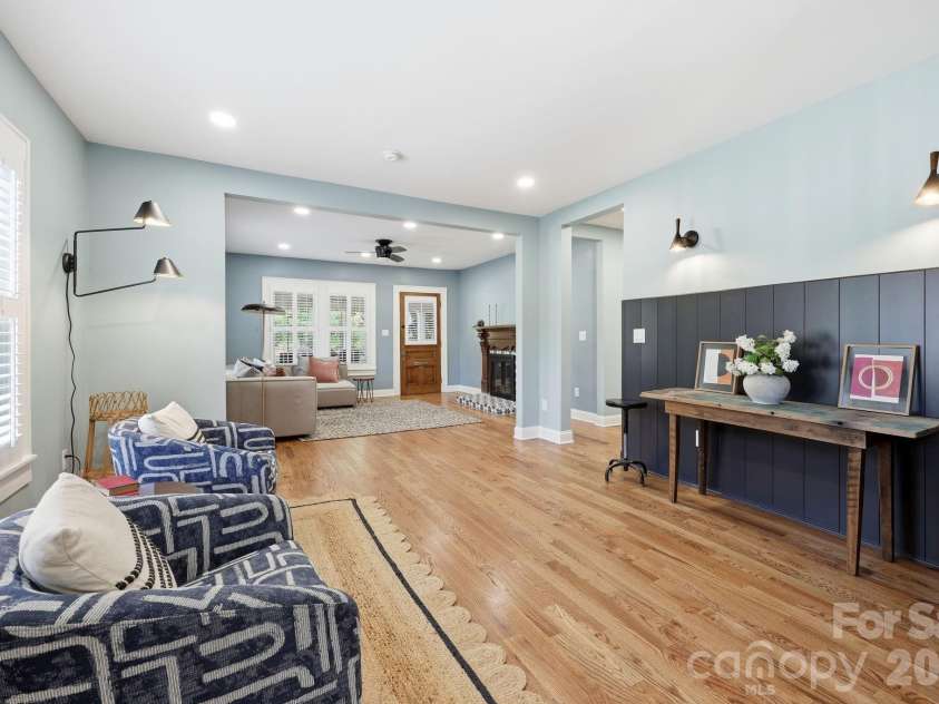 327 Campus Street, Charlotte, NC 28216.  MLS# CAR4379740, YatesRealty ID 31703. 