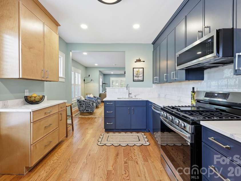 327 Campus Street, Charlotte, NC 28216.  MLS# CAR4379740, YatesRealty ID 31703. 