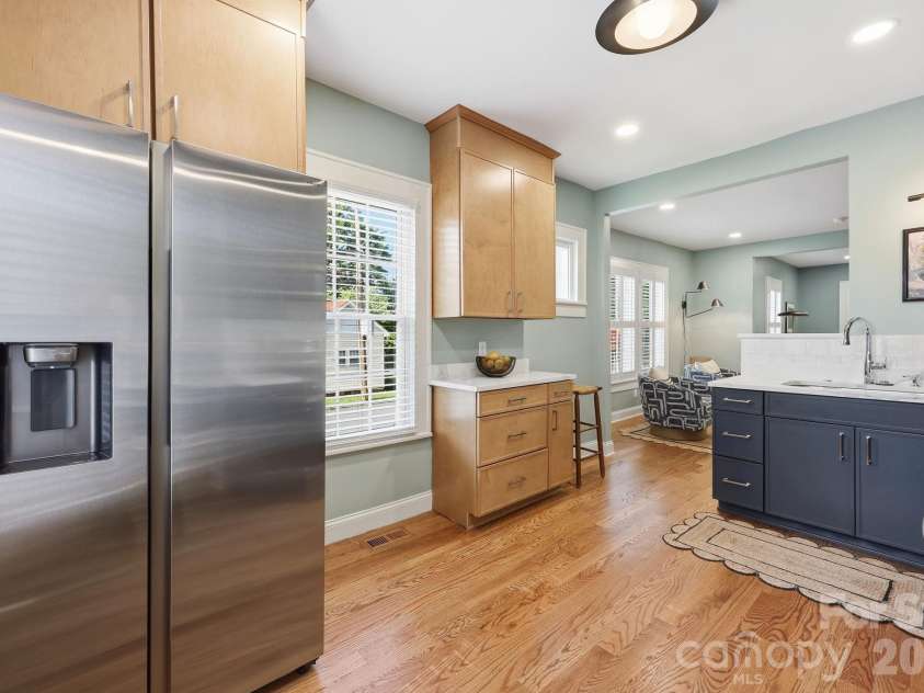 327 Campus Street, Charlotte, NC 28216.  MLS# CAR4379740, YatesRealty ID 31703. 