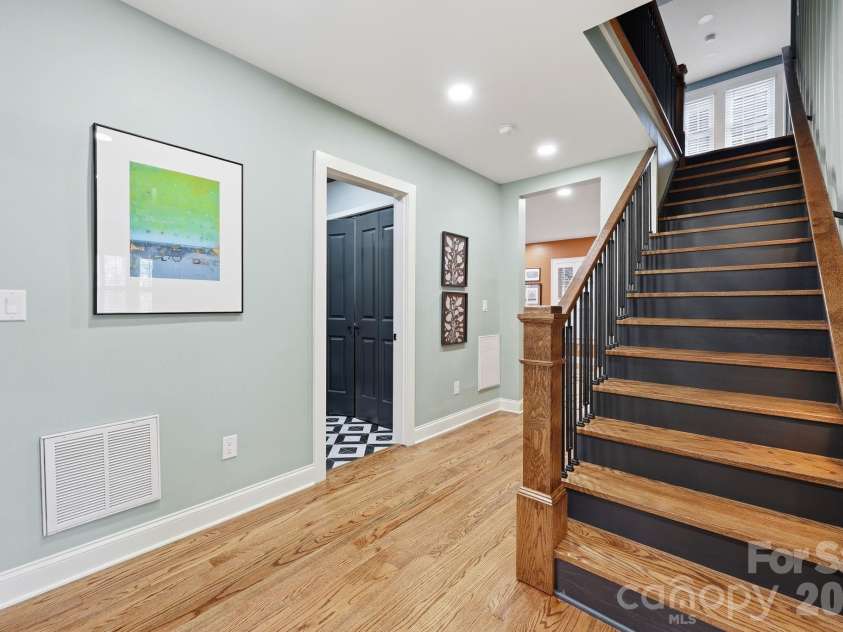 327 Campus Street, Charlotte, NC 28216.  MLS# CAR4379740, YatesRealty ID 31703. 