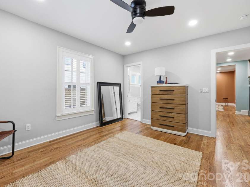 327 Campus Street, Charlotte, NC 28216.  MLS# CAR4379740, YatesRealty ID 31703. 