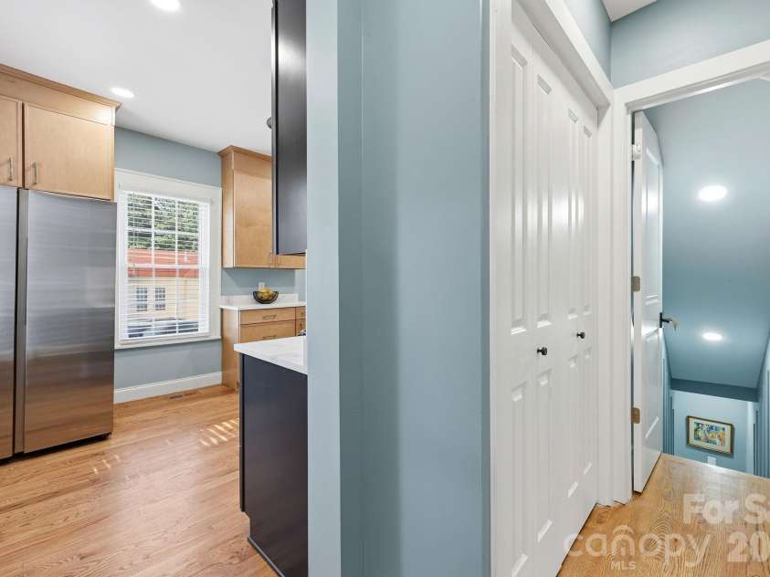 327 Campus Street, Charlotte, NC 28216.  MLS# CAR4379740, YatesRealty ID 31703. 
