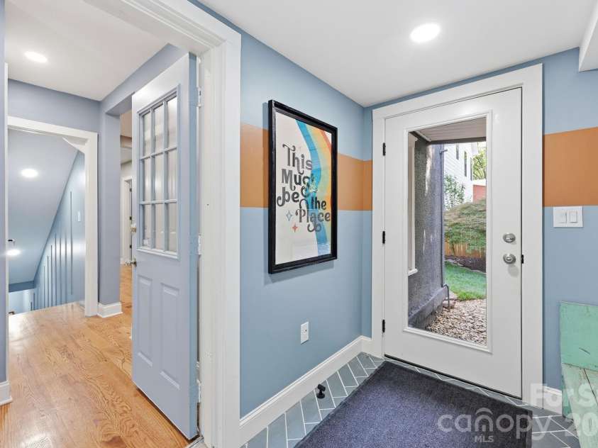 327 Campus Street, Charlotte, NC 28216.  MLS# CAR4379740, YatesRealty ID 31703. 