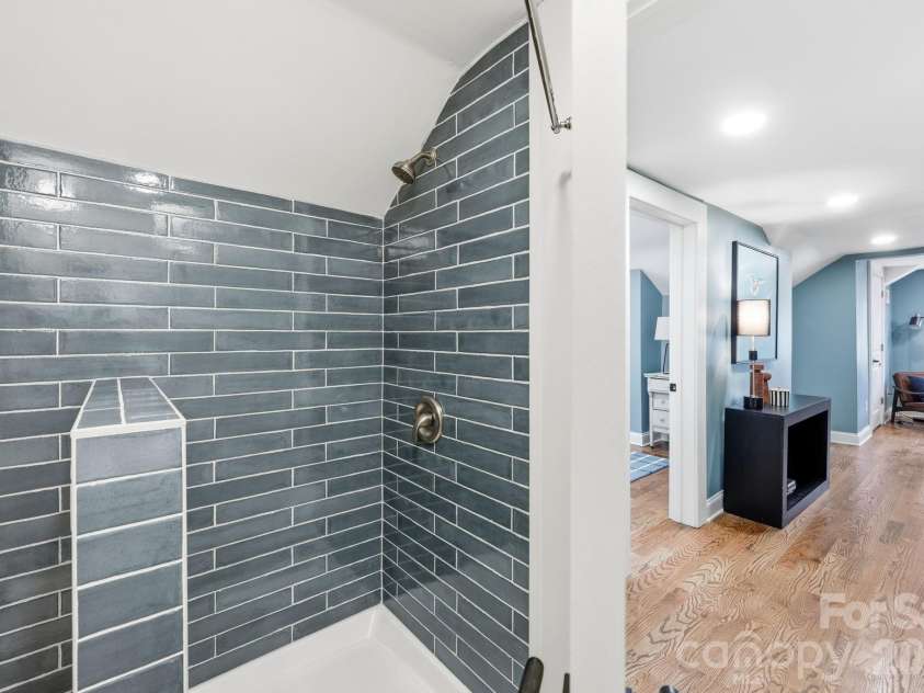327 Campus Street, Charlotte, NC 28216.  MLS# CAR4379740, YatesRealty ID 31703. 