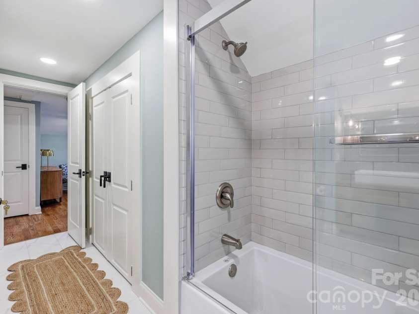 327 Campus Street, Charlotte, NC 28216.  MLS# CAR4379740, YatesRealty ID 31703. 