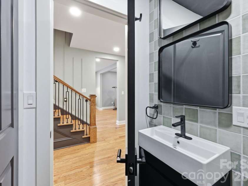 327 Campus Street, Charlotte, NC 28216.  MLS# CAR4379740, YatesRealty ID 31703. Beautiful Half Bath on the Main Level