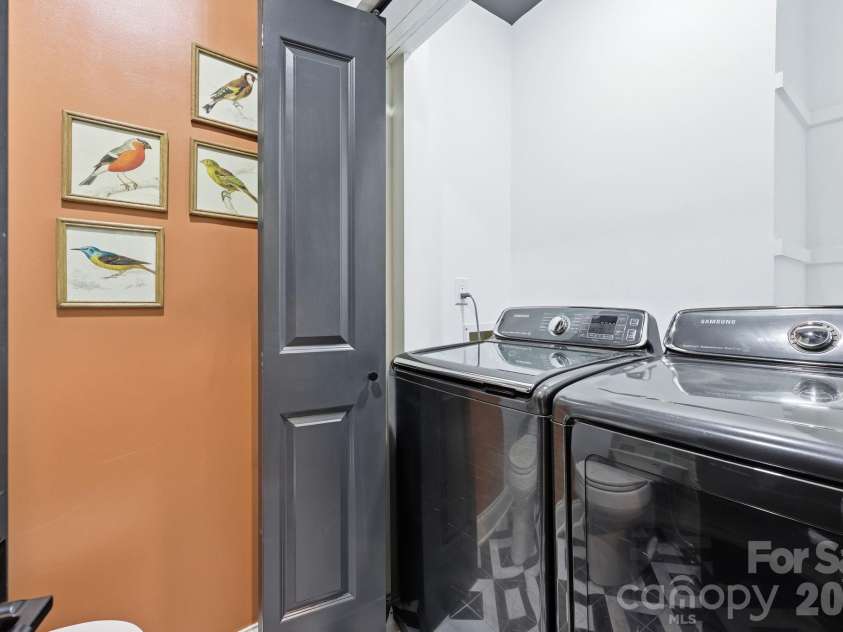 327 Campus Street, Charlotte, NC 28216.  MLS# CAR4379740, YatesRealty ID 31703. Laundry on the Main Level