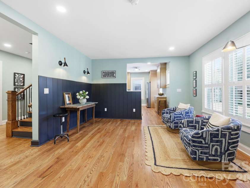 327 Campus Street, Charlotte, NC 28216.  MLS# CAR4379740, YatesRealty ID 31703. Perfect Entertaining Space