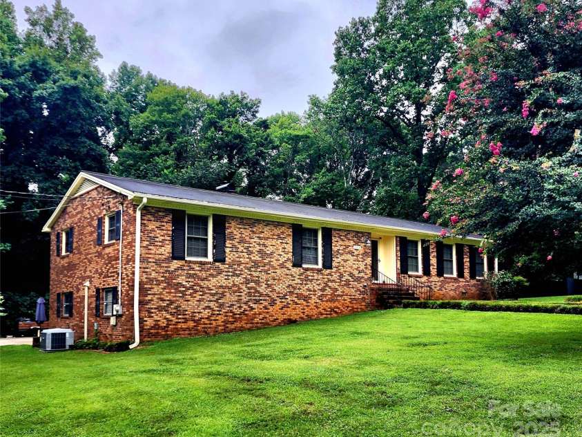 2019 Rhonda Drive, Gastonia, NC 28054.  MLS# CAR4289053, YatesRealty ID 31704. Full brick