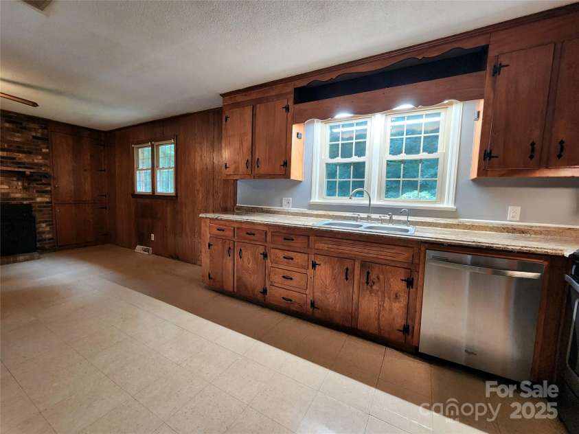 2019 Rhonda Drive, Gastonia, NC 28054.  MLS# CAR4289053, YatesRealty ID 31704. Kitchen
