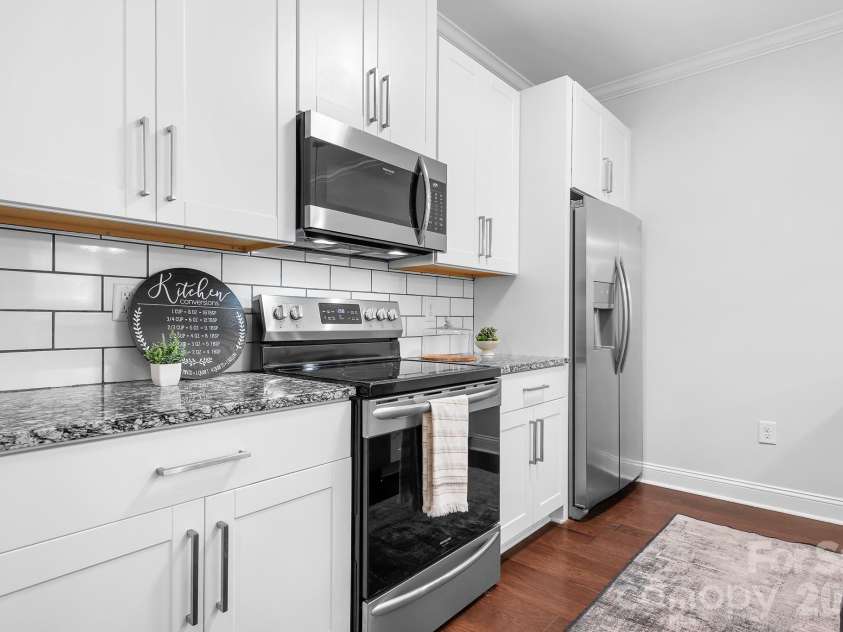2617 Kendrick Avenue, Charlotte, NC 28269.  MLS# CAR4392189, YatesRealty ID 31705. 