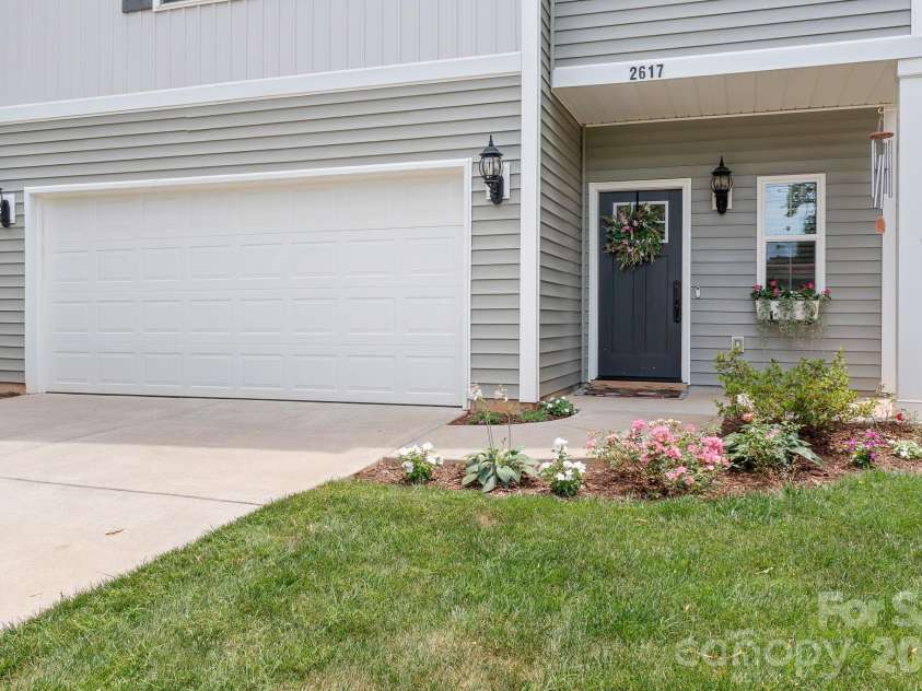 2617 Kendrick Avenue, Charlotte, NC 28269.  MLS# CAR4392189, YatesRealty ID 31705. 