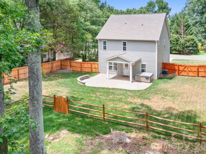 2617 Kendrick Avenue, Charlotte, NC 28269.  MLS# CAR4392189, YatesRealty ID 31705. 