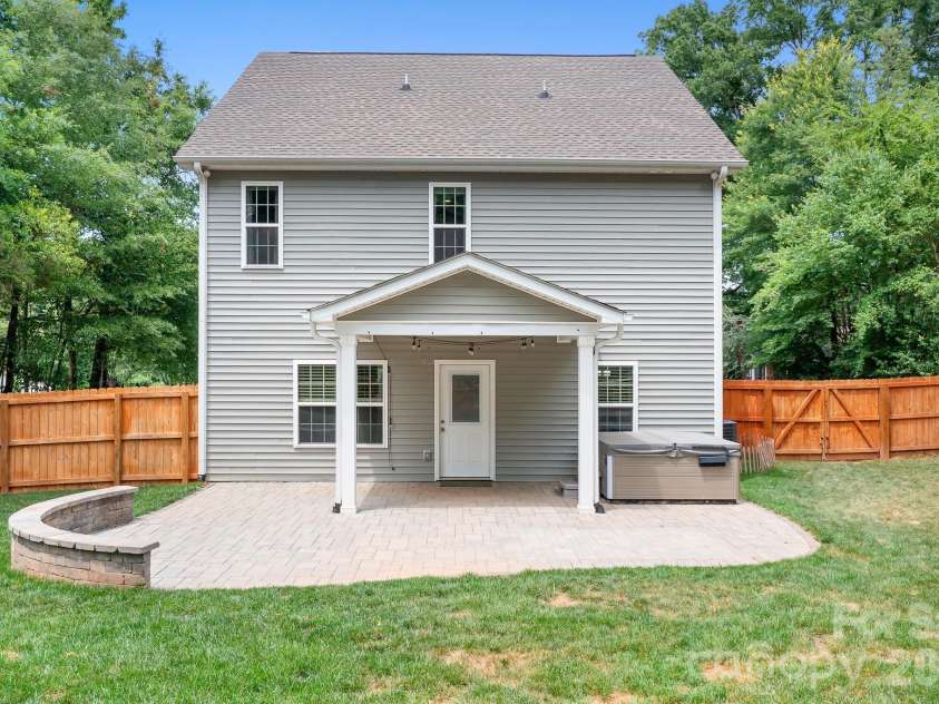 2617 Kendrick Avenue, Charlotte, NC 28269.  MLS# CAR4392189, YatesRealty ID 31705. 
