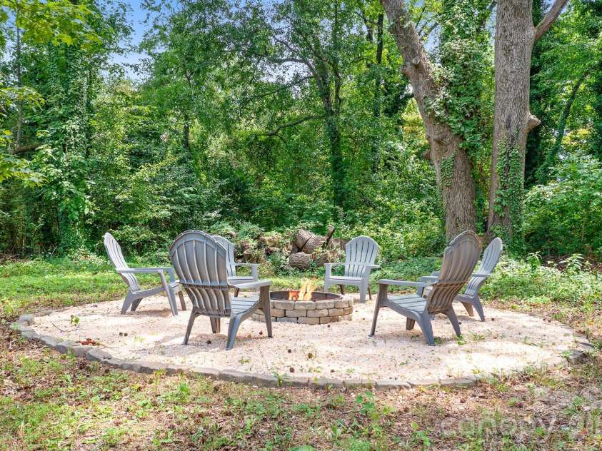 2617 Kendrick Avenue, Charlotte, NC 28269.  MLS# CAR4392189, YatesRealty ID 31705. 