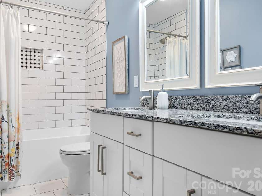 2617 Kendrick Avenue, Charlotte, NC 28269.  MLS# CAR4392189, YatesRealty ID 31705. Secondary Bathroom