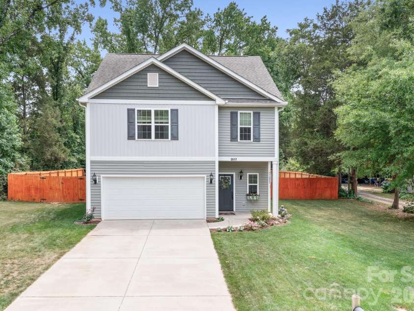 2617 Kendrick Avenue, Charlotte, NC 28269.  MLS# CAR4392189, YatesRealty ID 31705. Welcome Home!