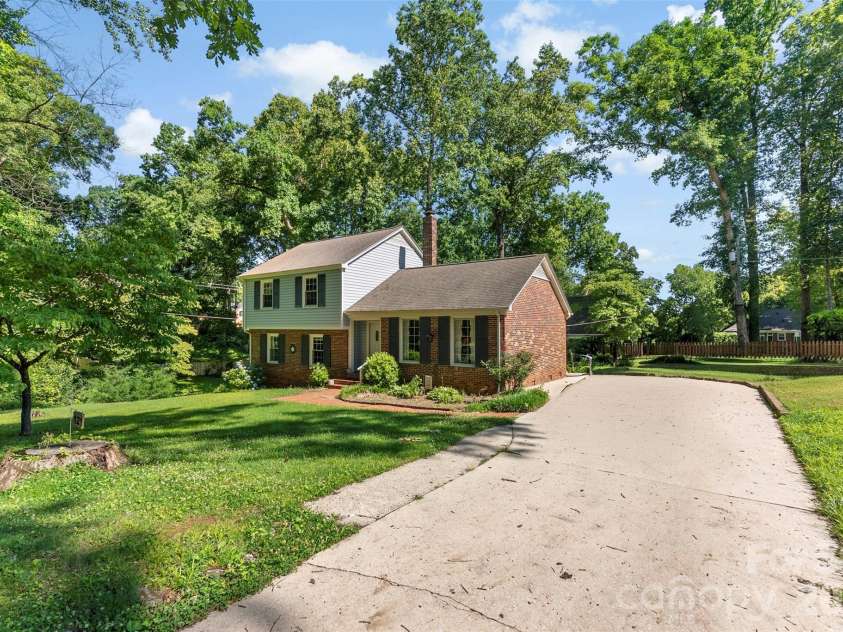121 Summersby Street, Fort Mill, SC 29715.  MLS# CAR4388715, YatesRealty ID 31706. 