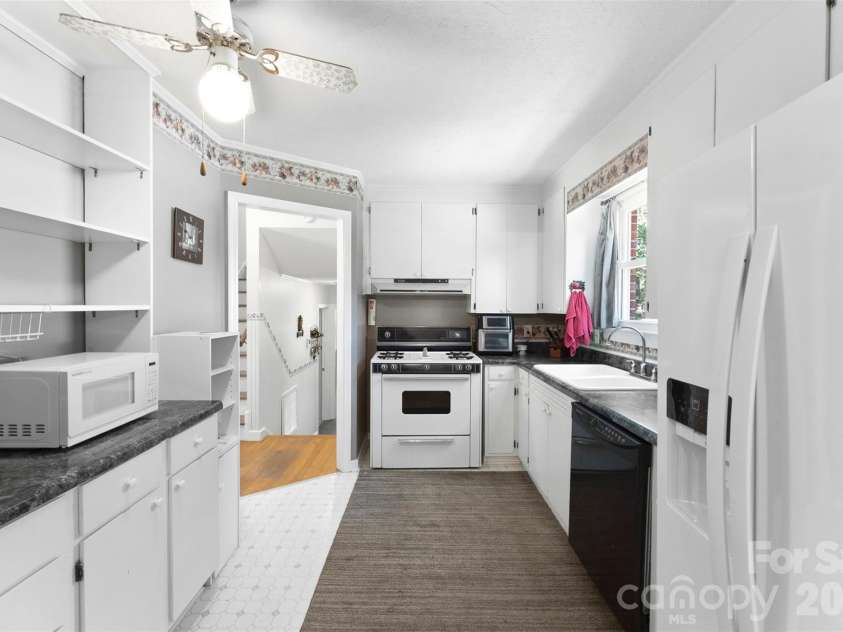 121 Summersby Street, Fort Mill, SC 29715.  MLS# CAR4388715, YatesRealty ID 31706. 