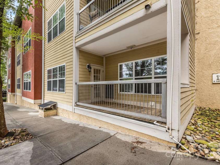 175 Lexington Avenue, Asheville, NC 28801.  MLS# CAR4289288, YatesRealty ID 31706. First Floor, no step entry
