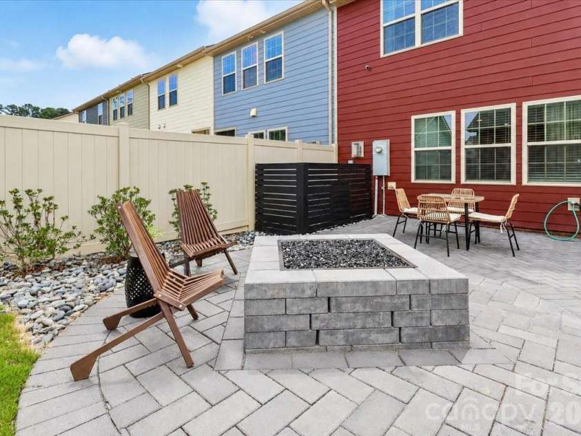 11320 Westbranch Parkway, Davidson, NC 28036.  MLS# CAR4392309, YatesRealty ID 31707. Backyard