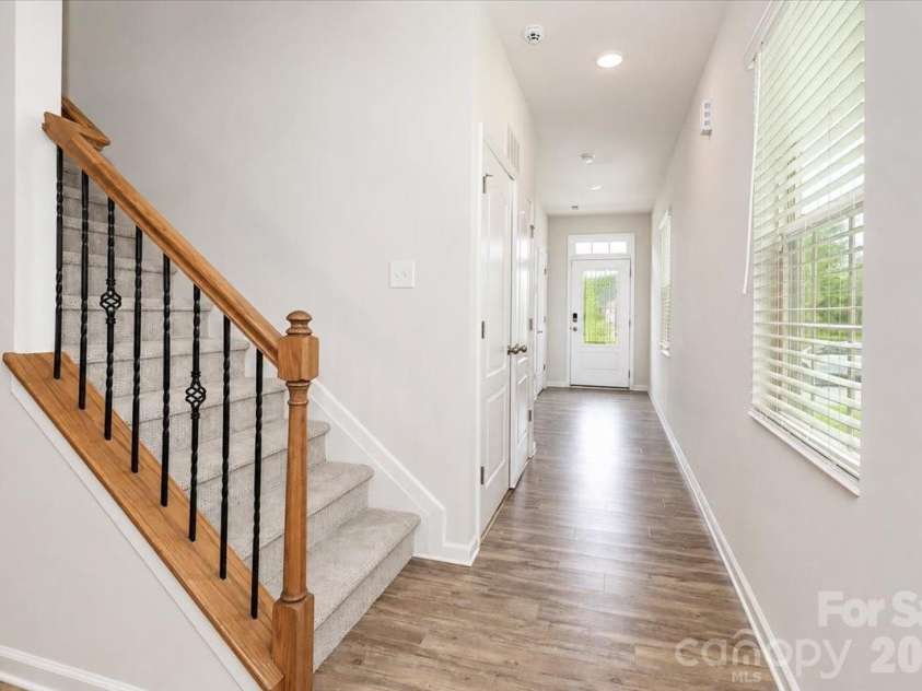 11320 Westbranch Parkway, Davidson, NC 28036.  MLS# CAR4392309, YatesRealty ID 31707. Foyer