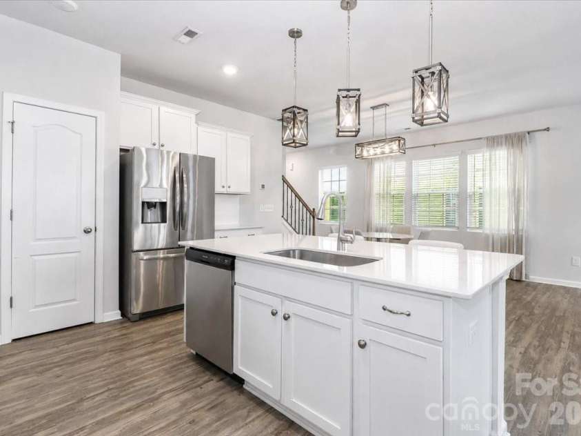 11320 Westbranch Parkway, Davidson, NC 28036.  MLS# CAR4392309, YatesRealty ID 31707. Kitchen