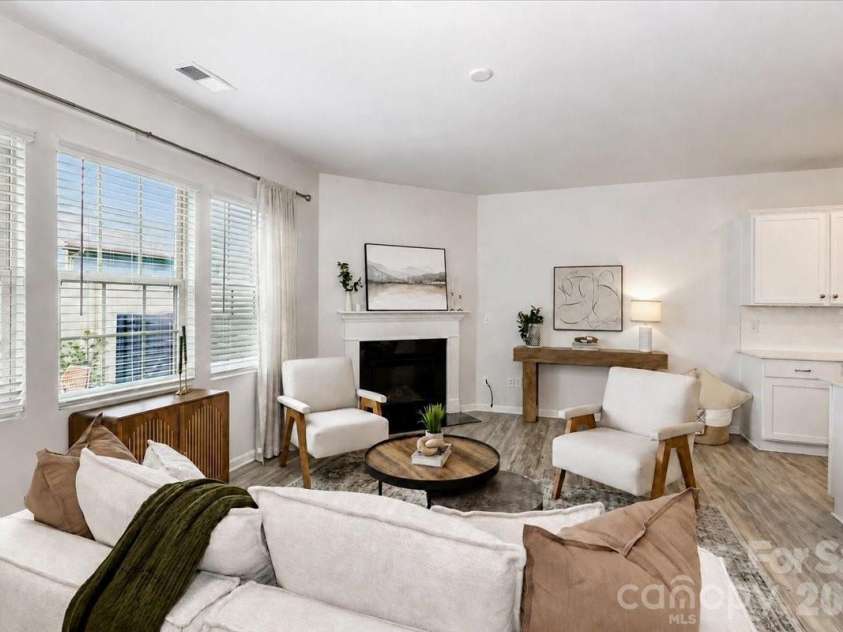 11320 Westbranch Parkway, Davidson, NC 28036.  MLS# CAR4392309, YatesRealty ID 31707. Living Room