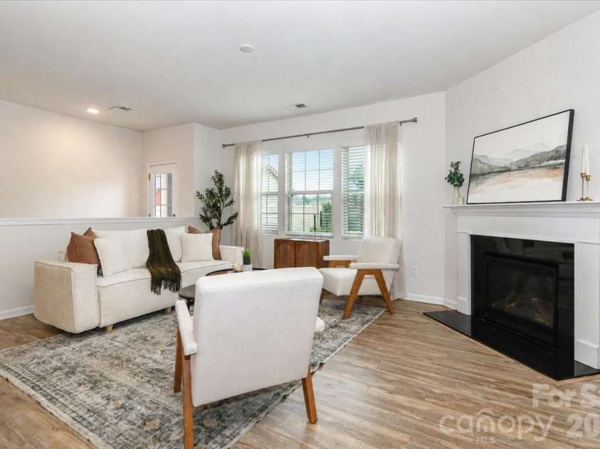 11320 Westbranch Parkway, Davidson, NC 28036.  MLS# CAR4392309, YatesRealty ID 31707. Living room