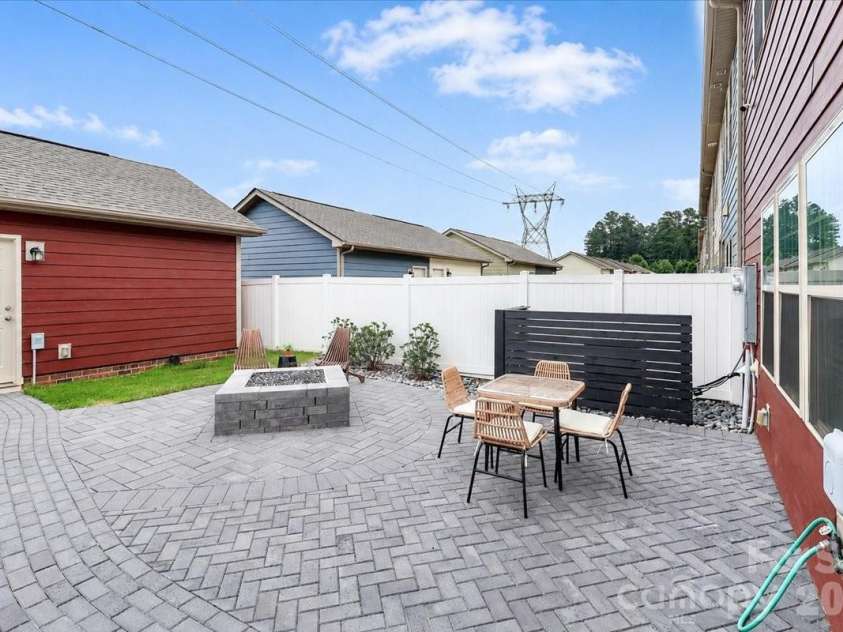 11320 Westbranch Parkway, Davidson, NC 28036.  MLS# CAR4392309, YatesRealty ID 31707. Private backyard with large paver patio