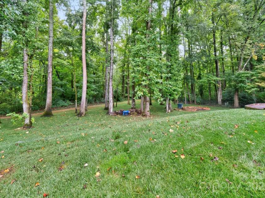 4713 Hanging Ivy Drive, Charlotte, NC 28215.  MLS# CAR4290401, YatesRealty ID 31707. Backyard