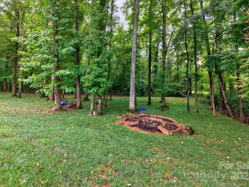 4713 Hanging Ivy Drive, Charlotte, NC 28215.  MLS# CAR4290401, YatesRealty ID 31707. Backyard