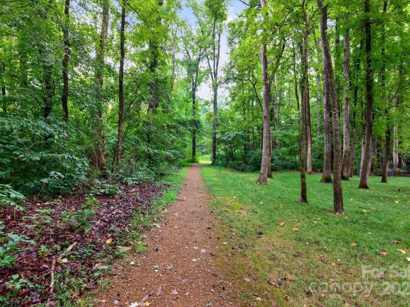 4713 Hanging Ivy Drive, Charlotte, NC 28215.  MLS# CAR4290401, YatesRealty ID 31707. Community Walking Trail