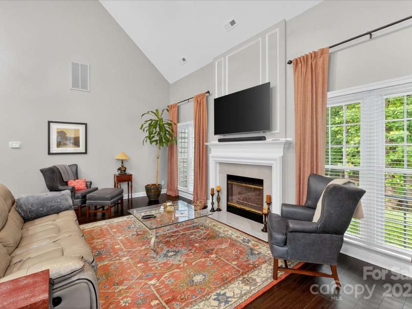 4713 Hanging Ivy Drive, Charlotte, NC 28215.  MLS# CAR4290401, YatesRealty ID 31707. Family Room