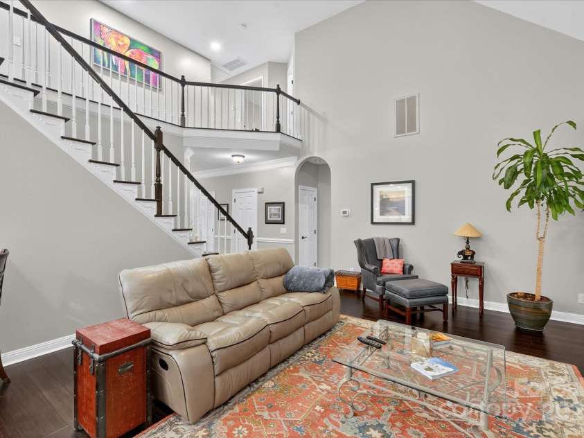 4713 Hanging Ivy Drive, Charlotte, NC 28215.  MLS# CAR4290401, YatesRealty ID 31707. Family Room