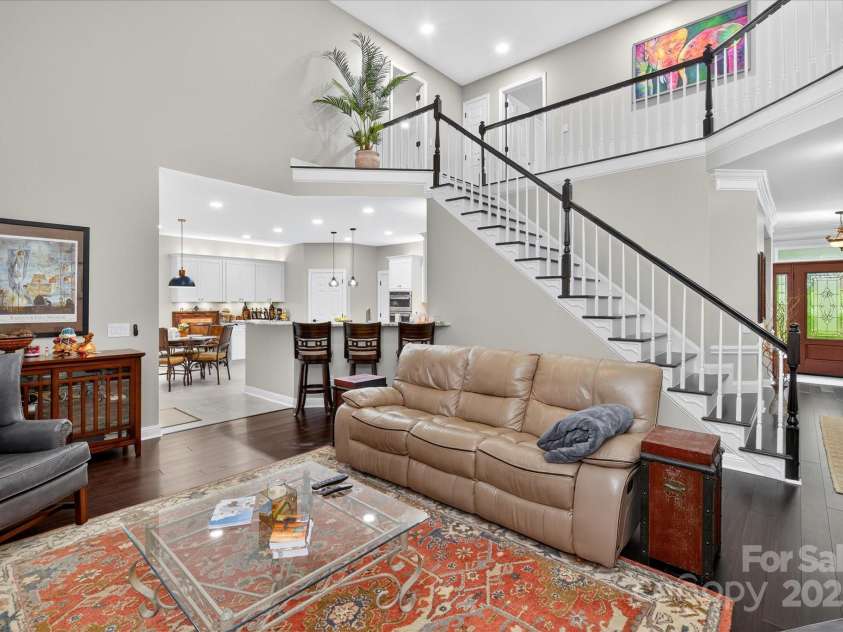 4713 Hanging Ivy Drive, Charlotte, NC 28215.  MLS# CAR4290401, YatesRealty ID 31707. Family Room