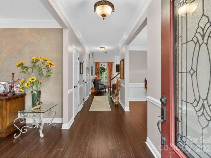 4713 Hanging Ivy Drive, Charlotte, NC 28215.  MLS# CAR4290401, YatesRealty ID 31707. Foyer/Entry