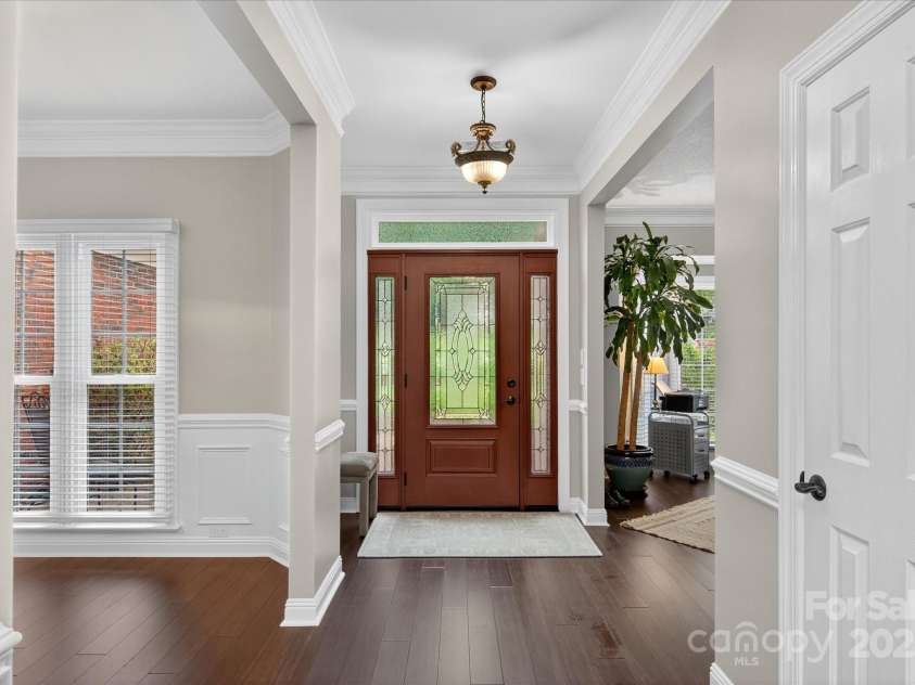 4713 Hanging Ivy Drive, Charlotte, NC 28215.  MLS# CAR4290401, YatesRealty ID 31707. Foyer/Entry