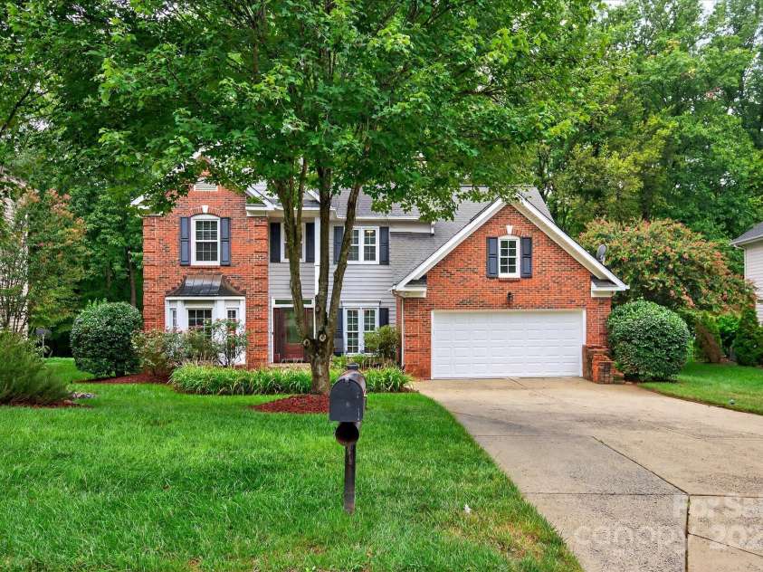 4713 Hanging Ivy Drive, Charlotte, NC 28215.  MLS# CAR4290401, YatesRealty ID 31707. Front of Home
