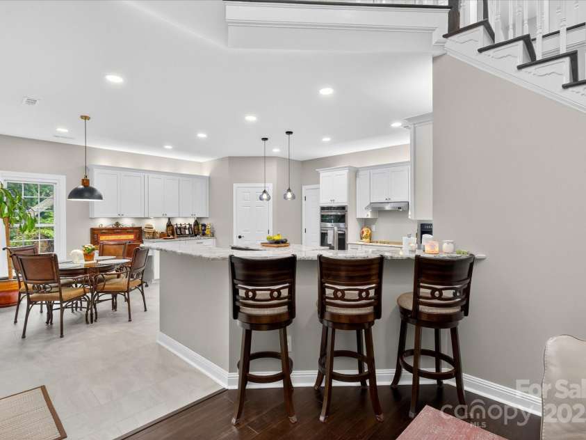 4713 Hanging Ivy Drive, Charlotte, NC 28215.  MLS# CAR4290401, YatesRealty ID 31707. Kitchen