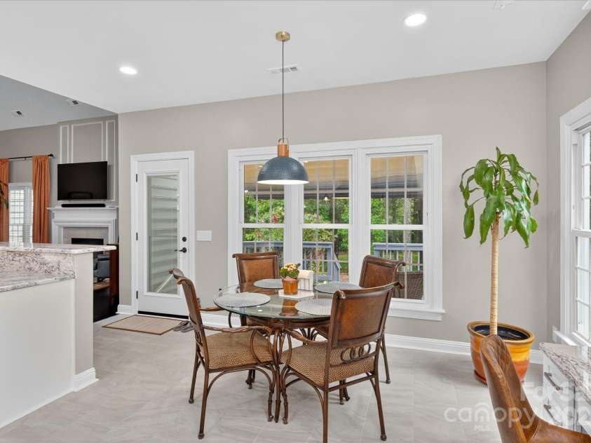 4713 Hanging Ivy Drive, Charlotte, NC 28215.  MLS# CAR4290401, YatesRealty ID 31707. Kitchen