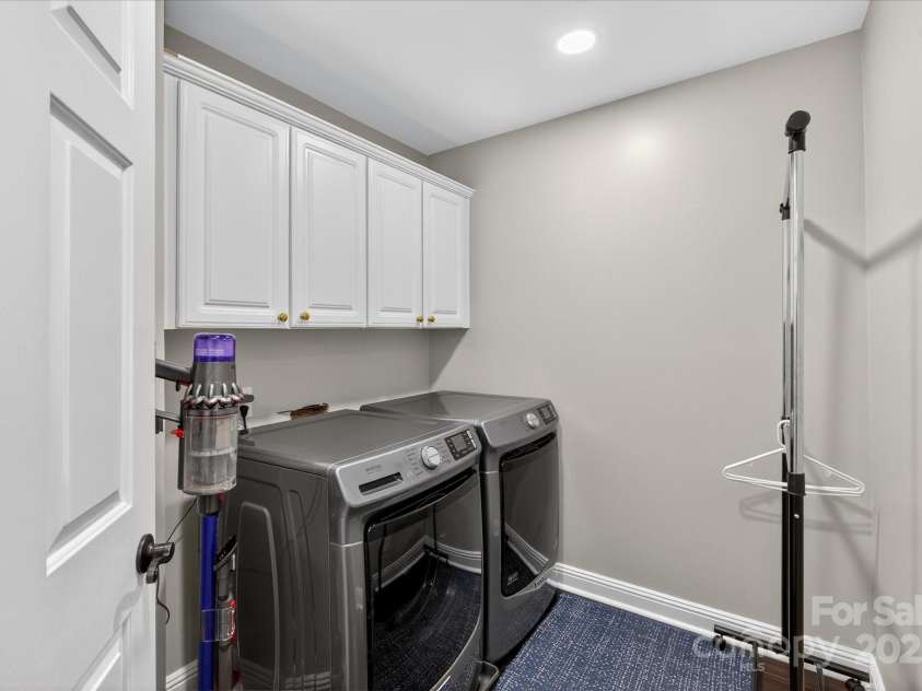 4713 Hanging Ivy Drive, Charlotte, NC 28215.  MLS# CAR4290401, YatesRealty ID 31707. Laundry Room