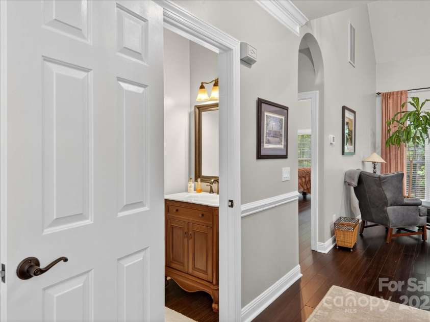 4713 Hanging Ivy Drive, Charlotte, NC 28215.  MLS# CAR4290401, YatesRealty ID 31707. Powder Room