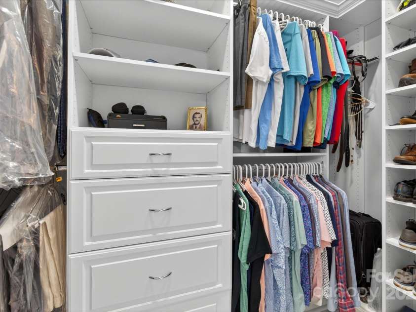 4713 Hanging Ivy Drive, Charlotte, NC 28215.  MLS# CAR4290401, YatesRealty ID 31707. Primary Bathroom Walk-in Closet